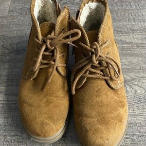 Boys brown Sherpa boots